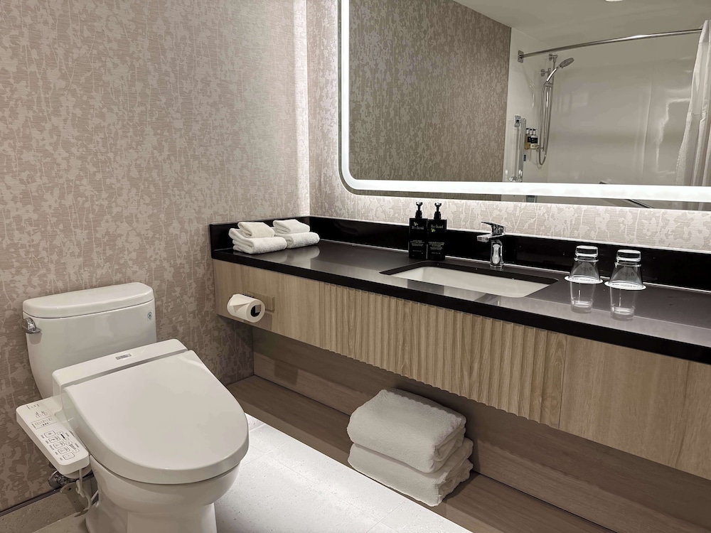 غرفة قياسية بسريرين كوين، Coast Victoria Hotel Marina By Apa 7/8