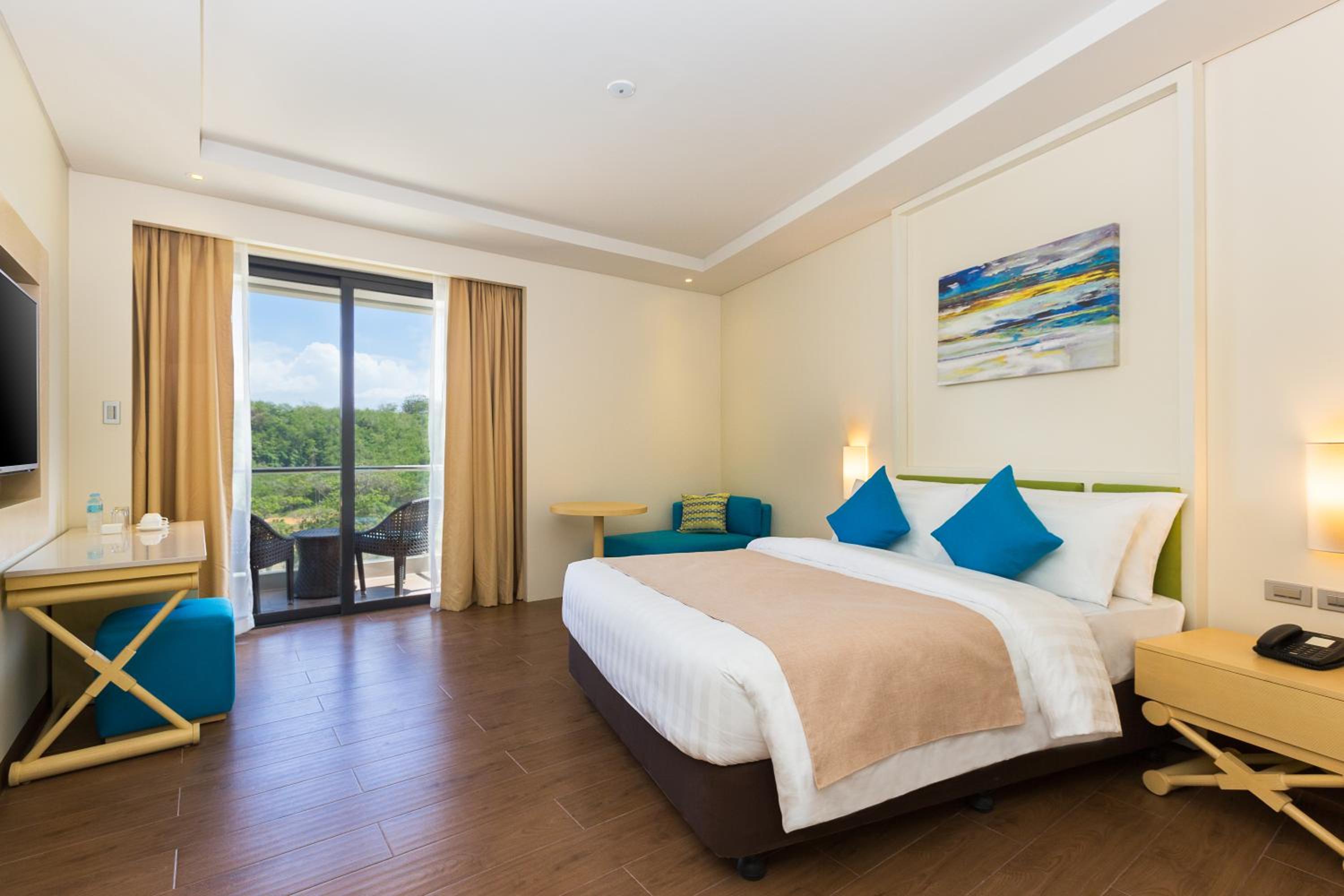 Premier, Deluxe, Golf Course View