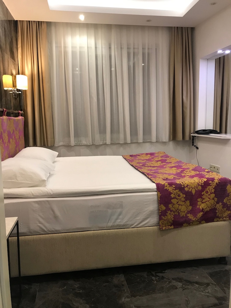 B Guest Hotel 40/66