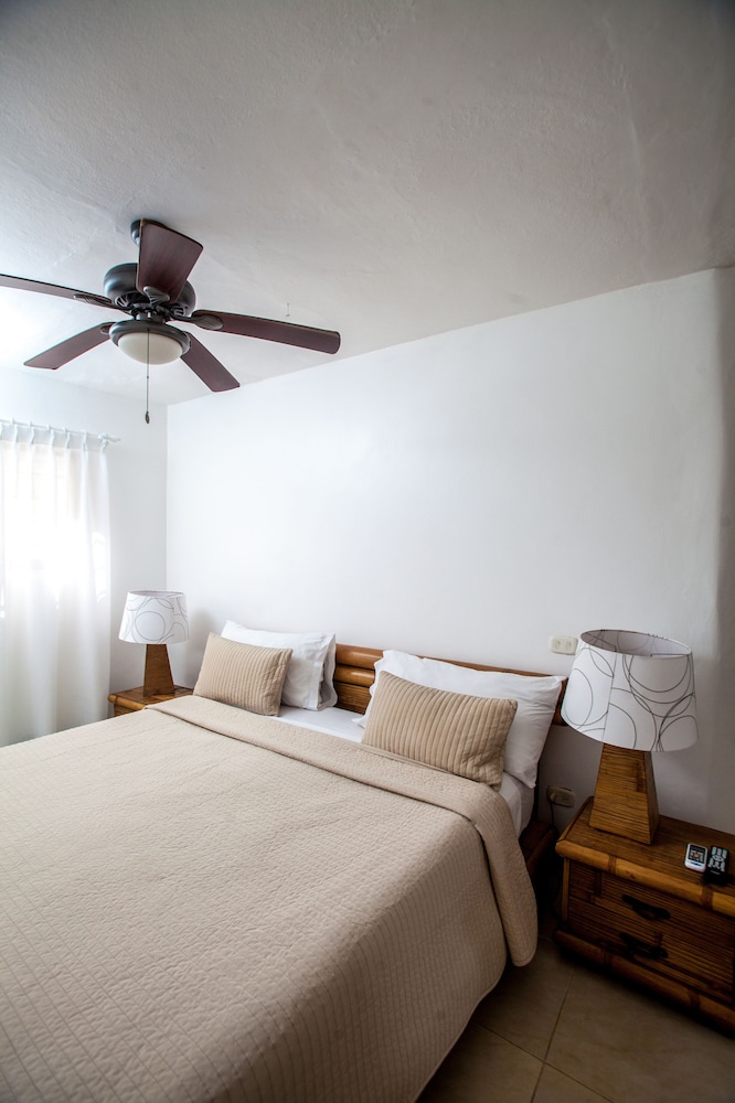 Los Corales Beach Village 26/73