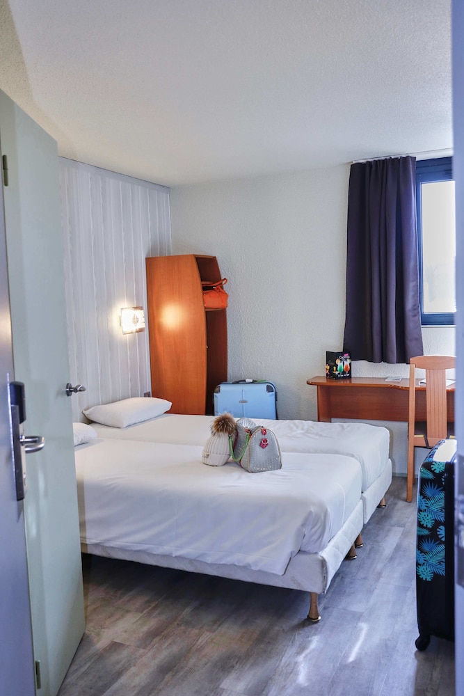 Brit Hotel Chambery 12/55