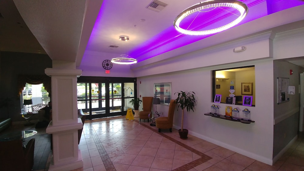 Days Inn & Suites by Wyndham Lakeland 67/85