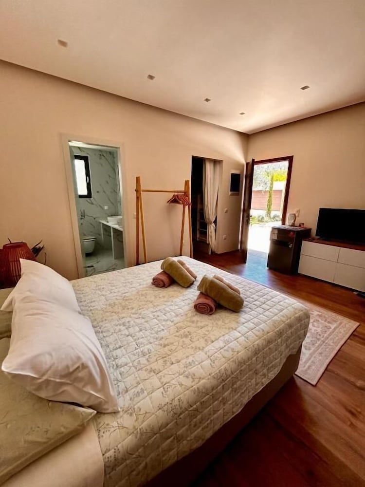 DELUXE, BUNGALOW, GARDEN VIEW