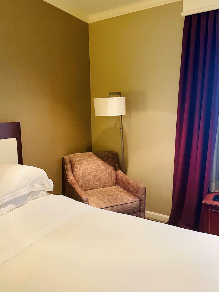 Hilton St. Louis Frontenac 22/76