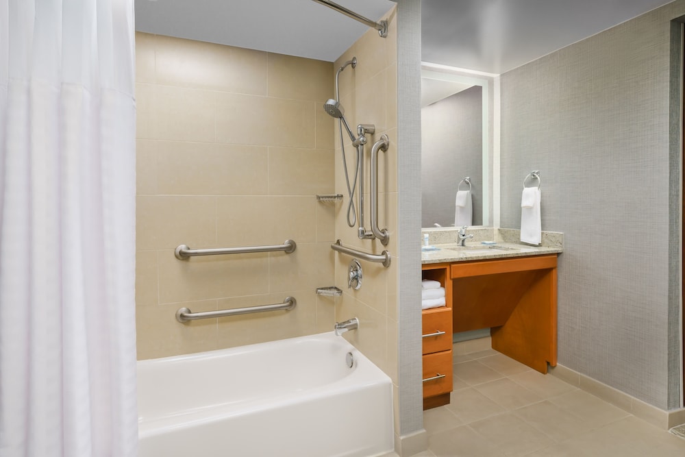 Hyatt House Fort Lauderdale Airport - South & Cruise Port 15/52