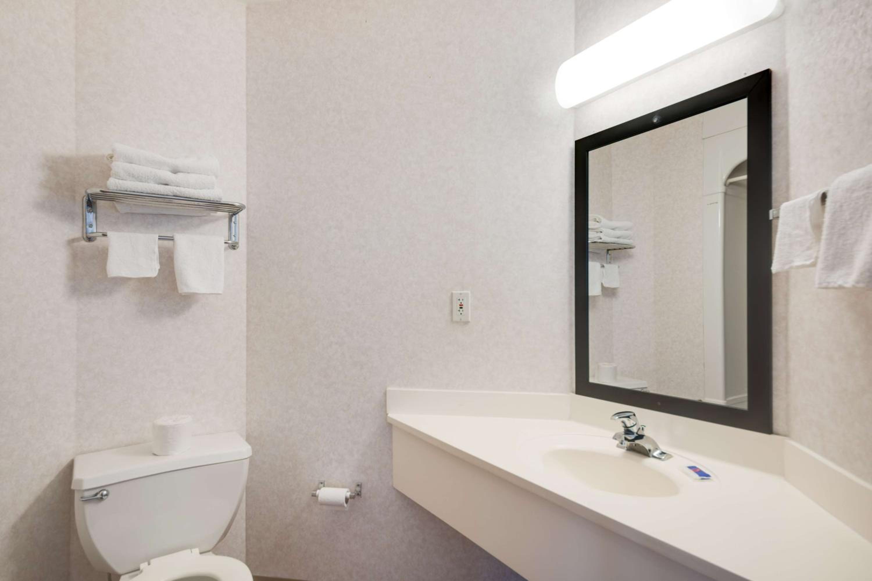 غرفة بسرير كوين، Motel6 Statesville, NC 9/10