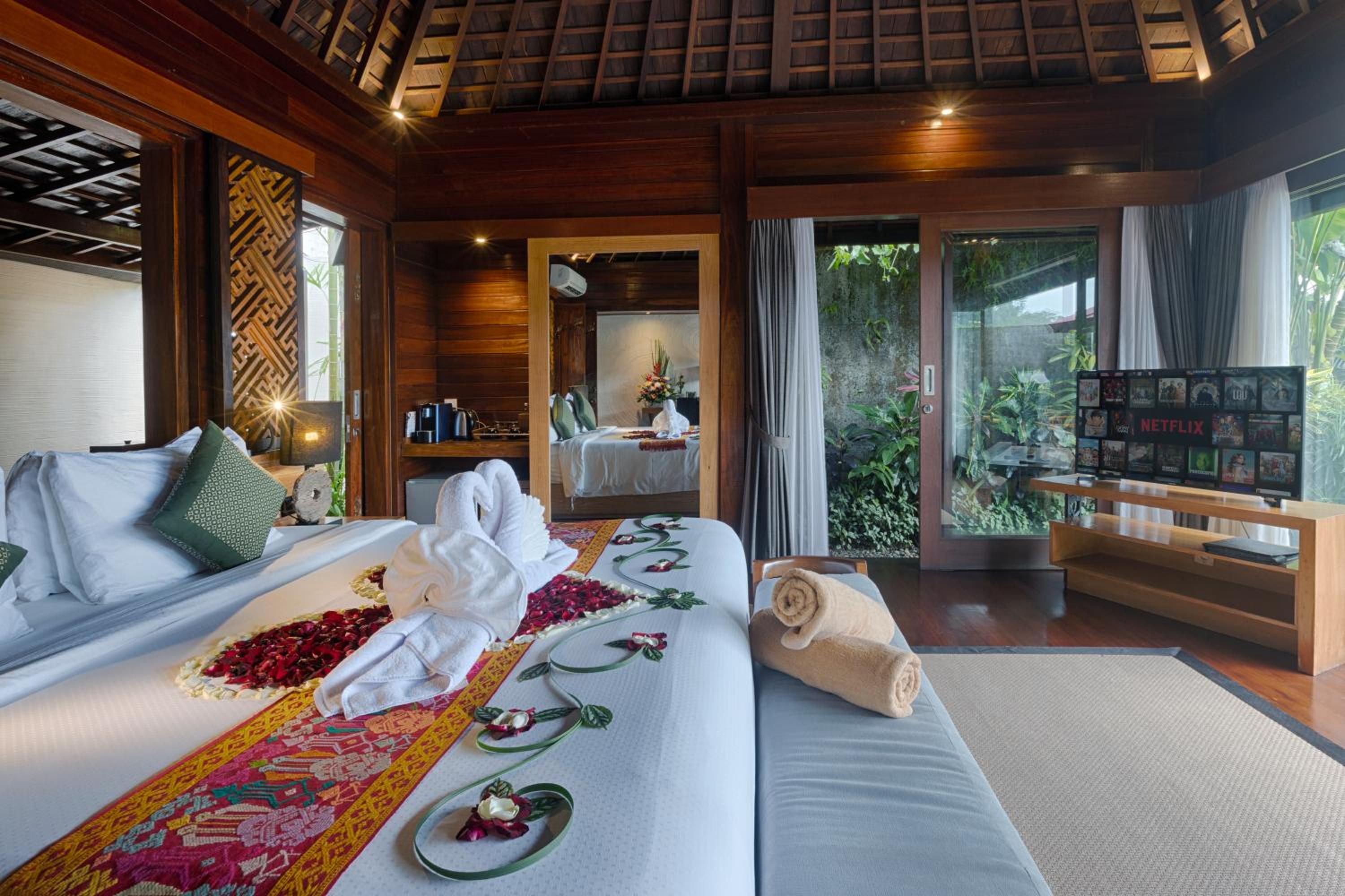 Pool, Deluxe, King Bed, River View