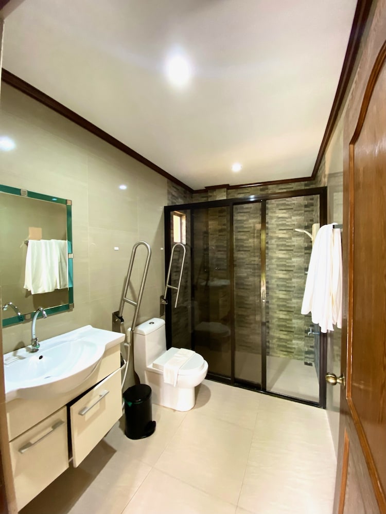Anda White Beach Resort 64/64