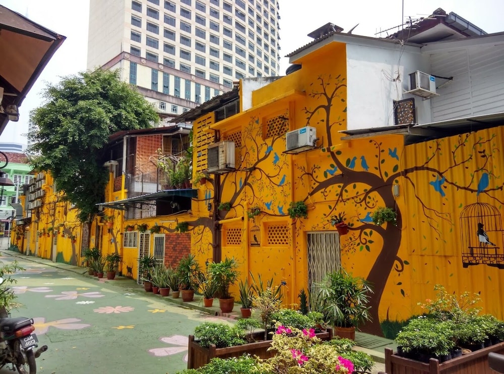 Red Velvet Inn Hotel 2/25