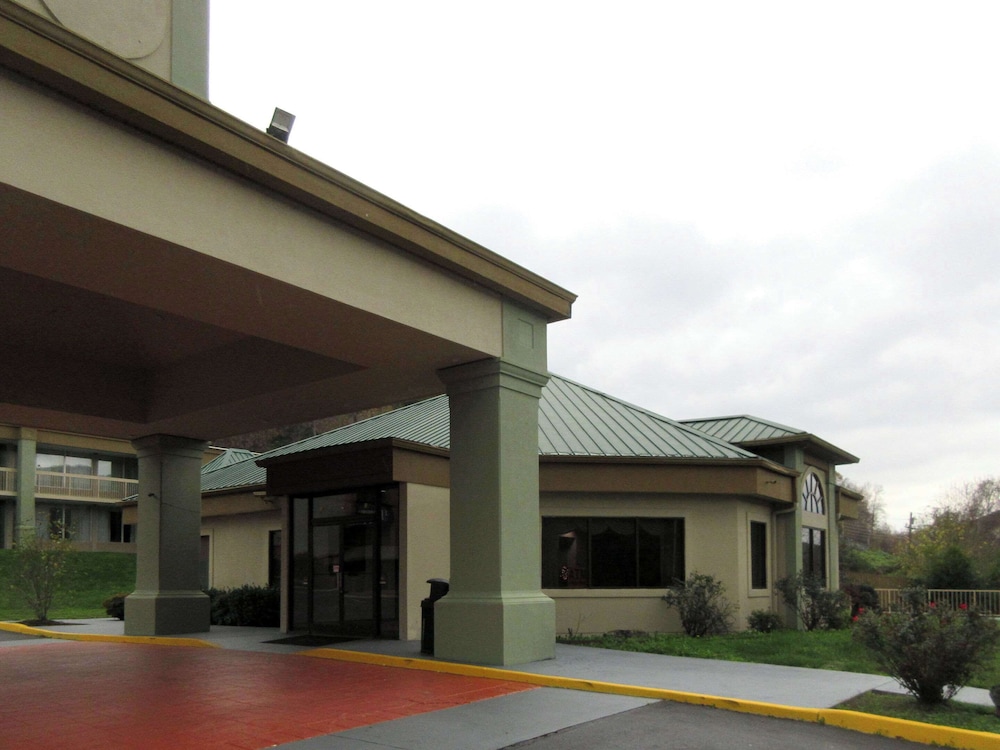 OYO Hotel Harriman near I-40 6/48