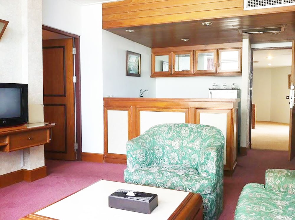 The Regency Hotel Hatyai 48/50