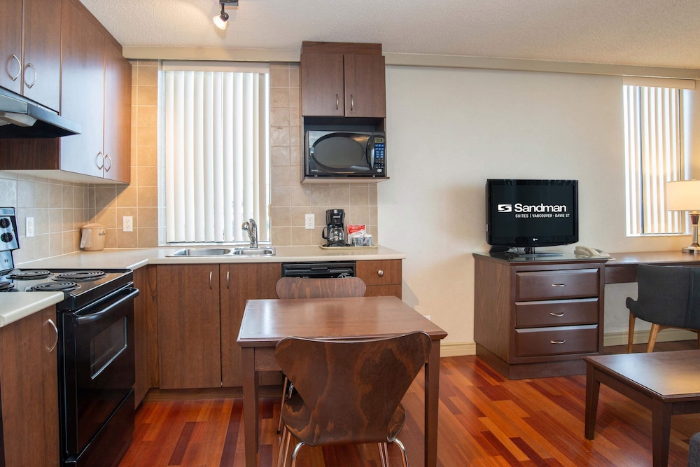 Sandman Suites Vancouver Davie Street 39/43