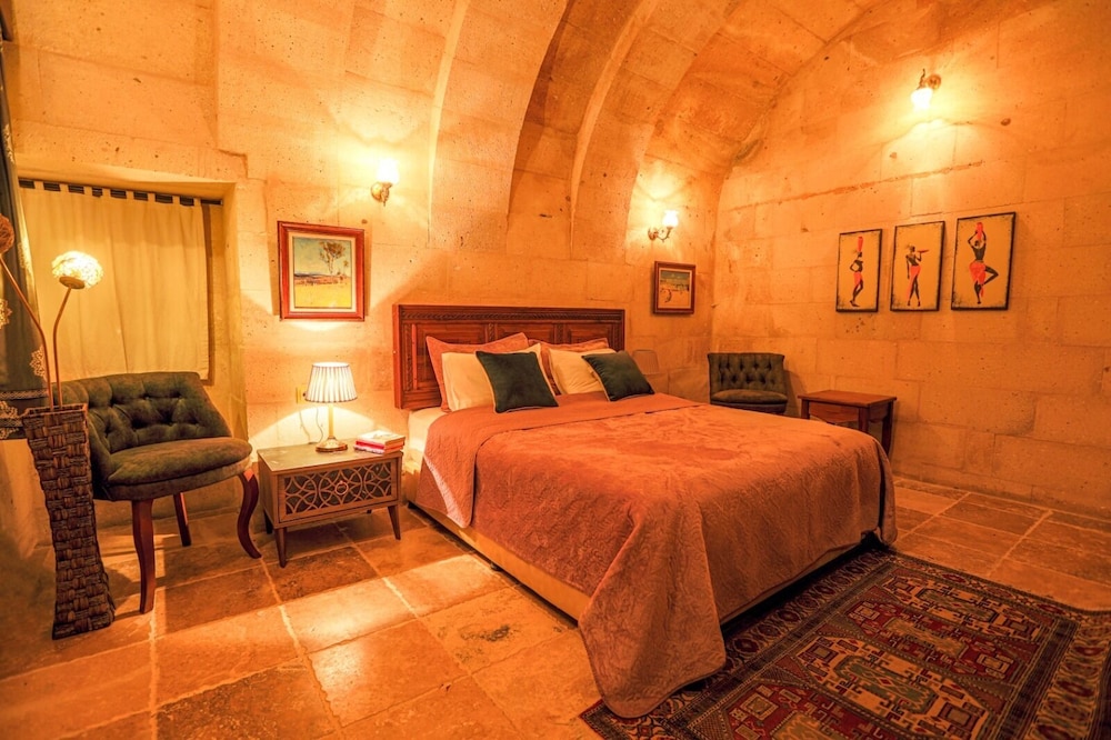 ECONOMY, DOUBLE OR TWIN BED