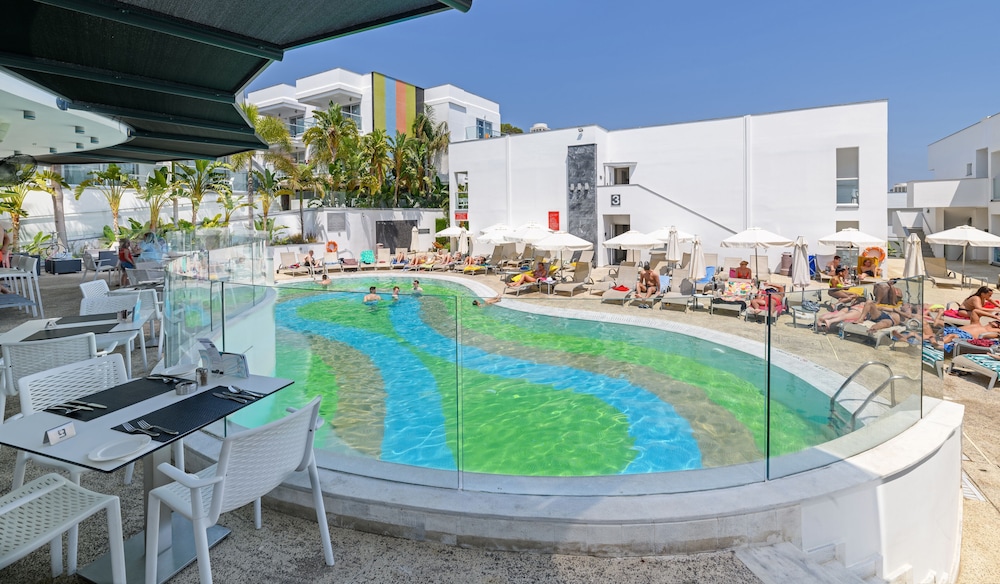 Tasia Maris Oasis Hotel 73/77