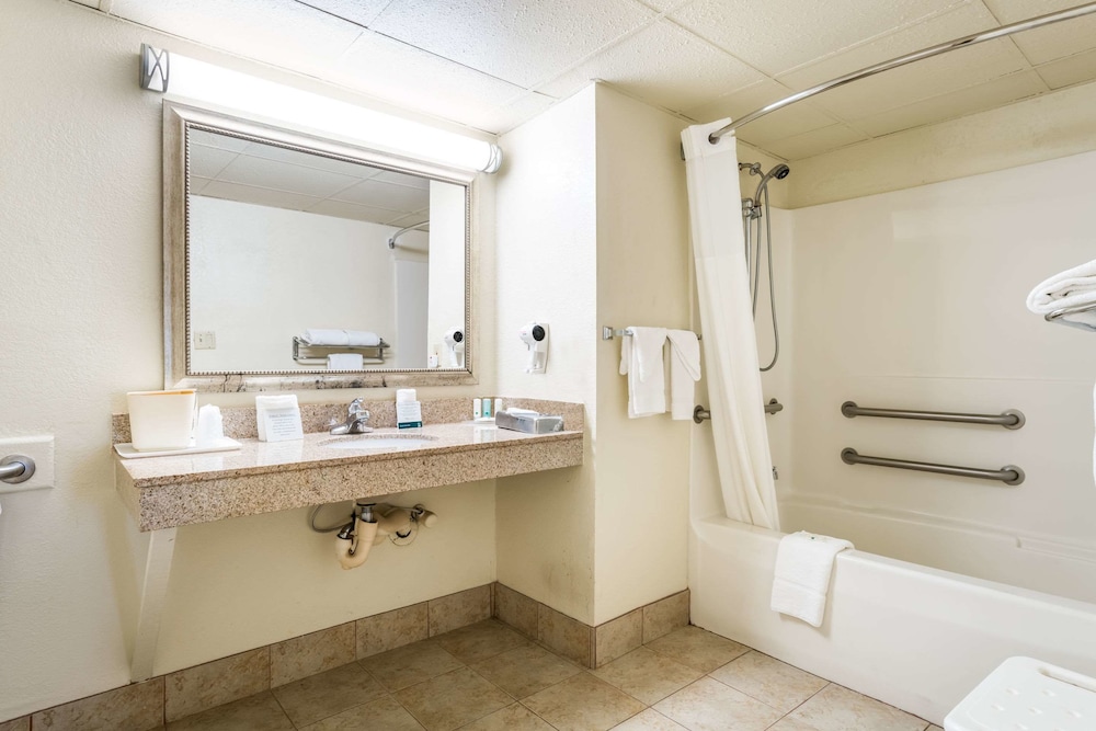Quality Inn Battleboro - Rocky Mount 19/38