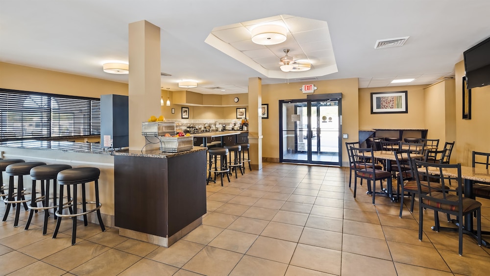 Best Western St. Louis Inn 24/38