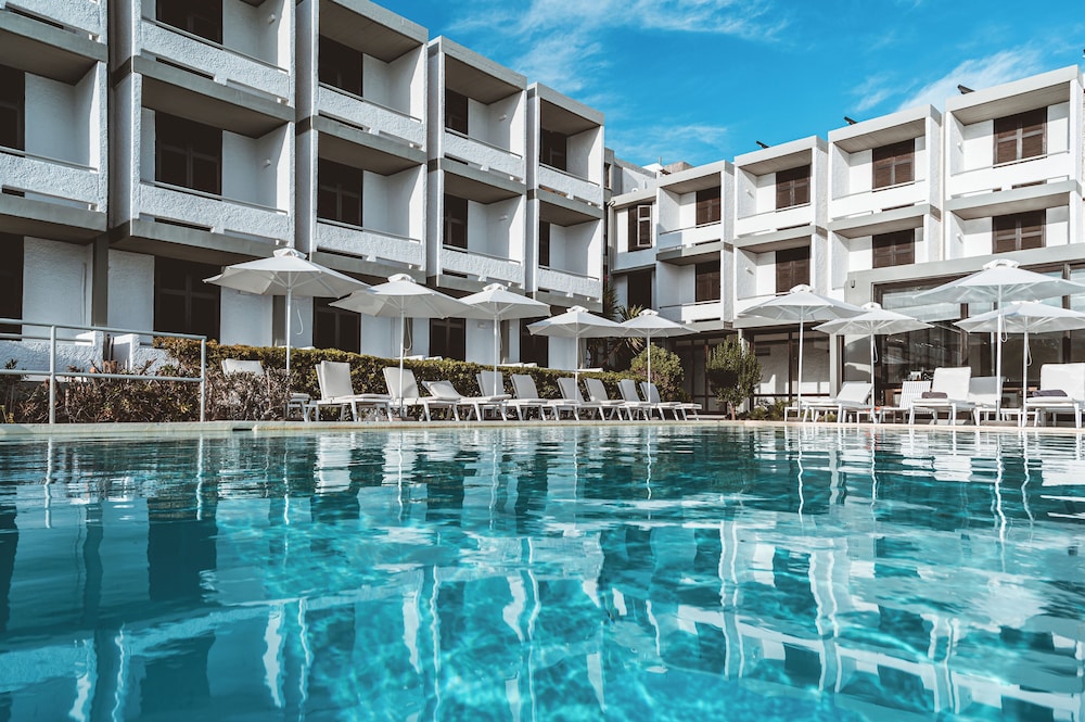 Apollo Resort 3/63
