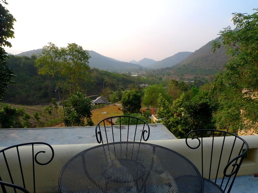 Hi - Scene Resort 3/69