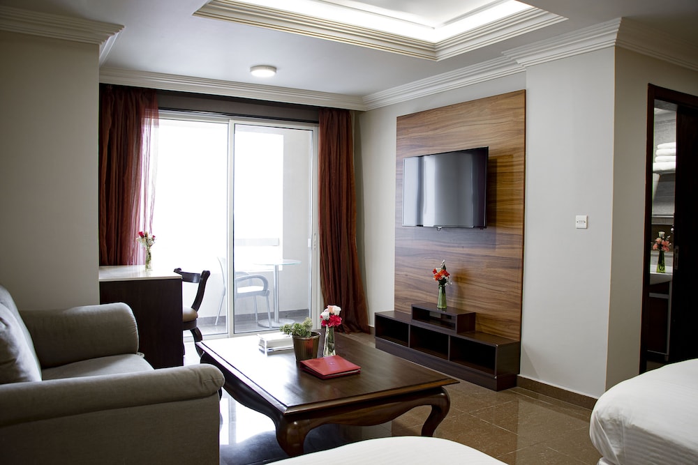 Home Suites Hotel 52/80