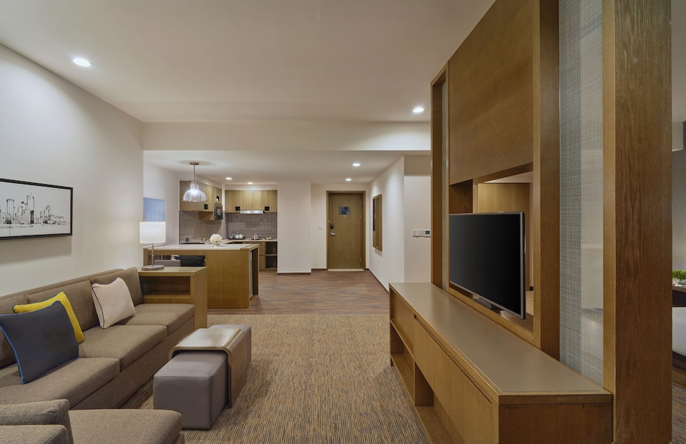 Hyatt House Shenzhen Airport 50/70