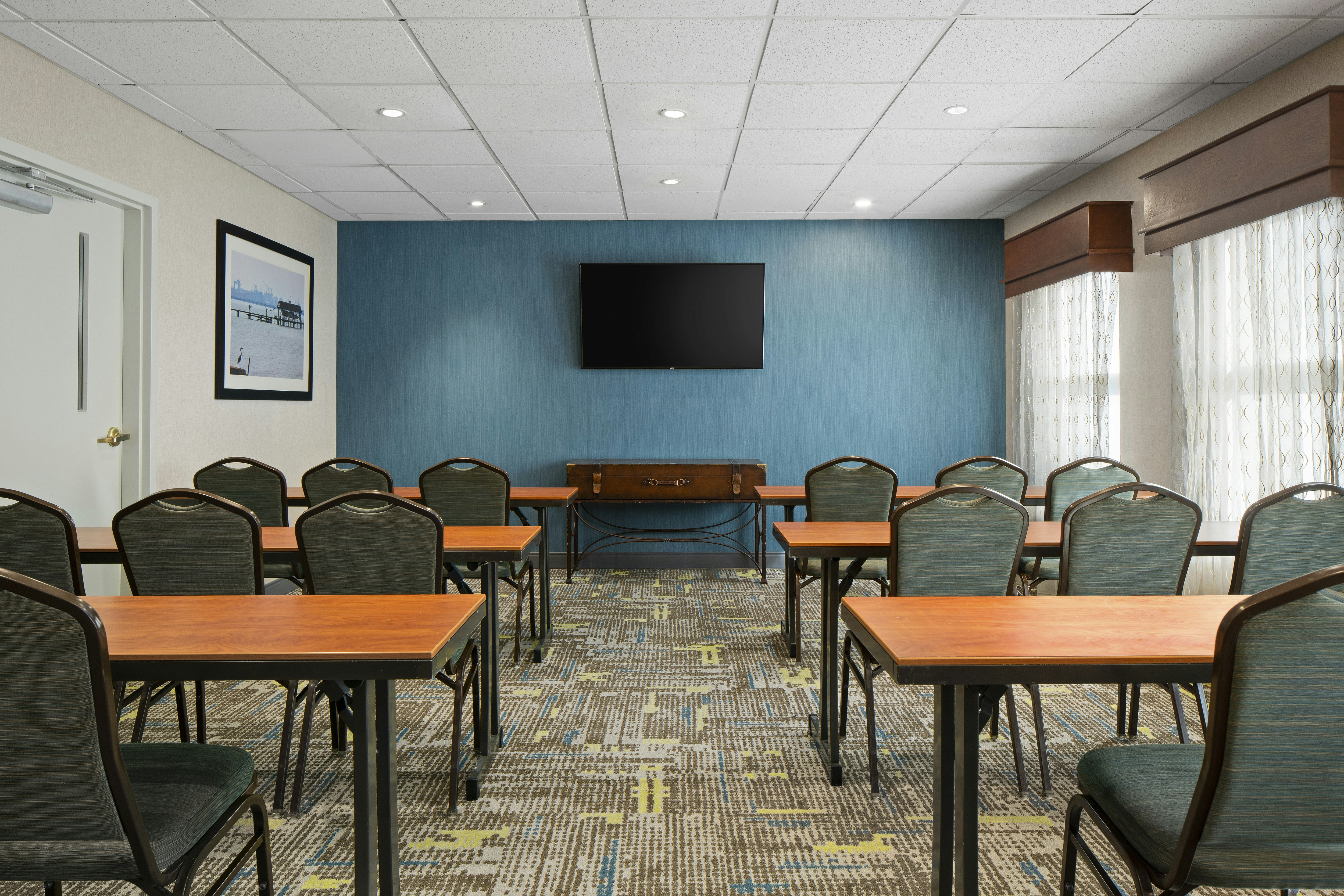 Hampton Inn & Suites Newport News (Oyster Point) 30/36