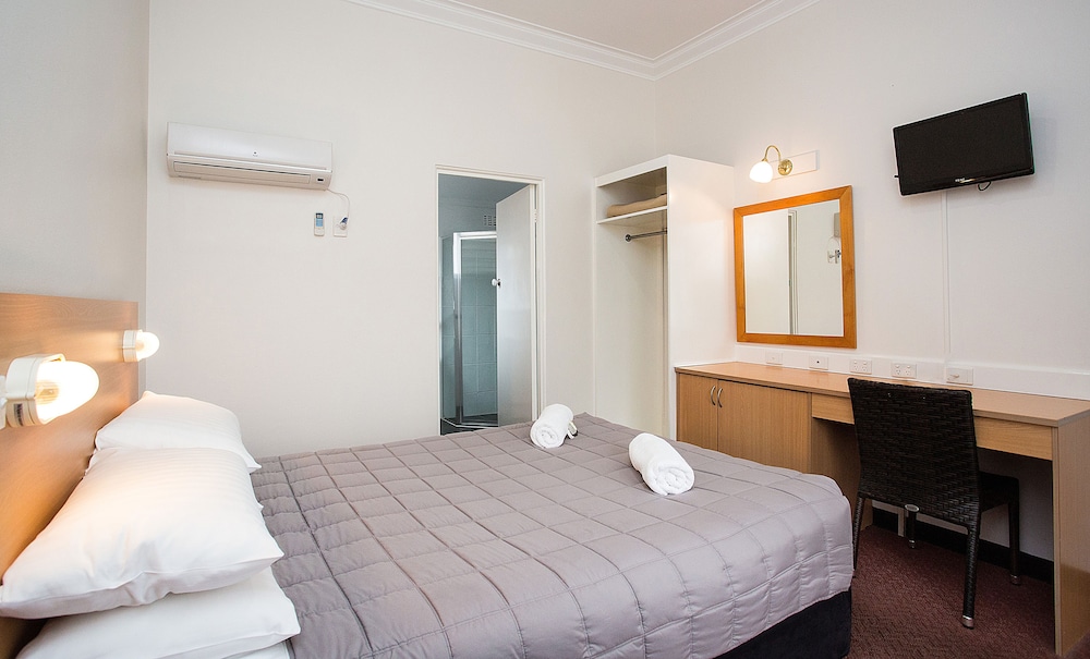 COWRA MOTOR INN 21/65