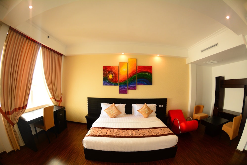 Deluxe, Twin Beds, Water Front, Balcony، The Covanro 2/3