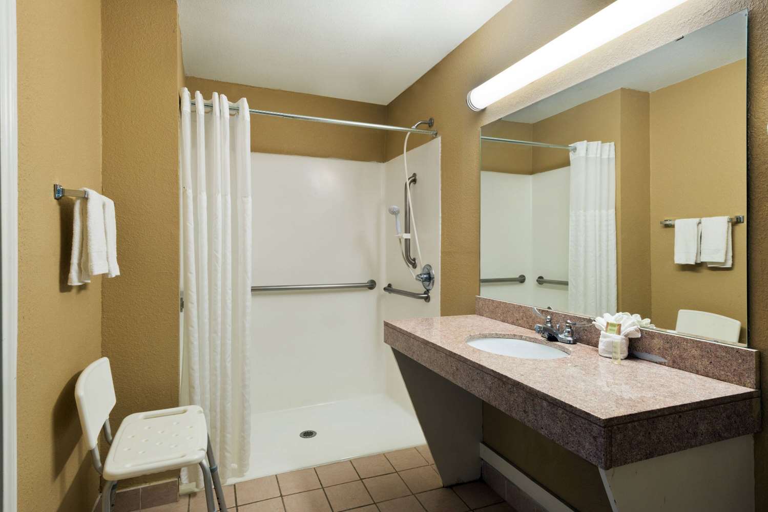 Super 8 by Wyndham San Antonio/Riverwalk Area 8/9