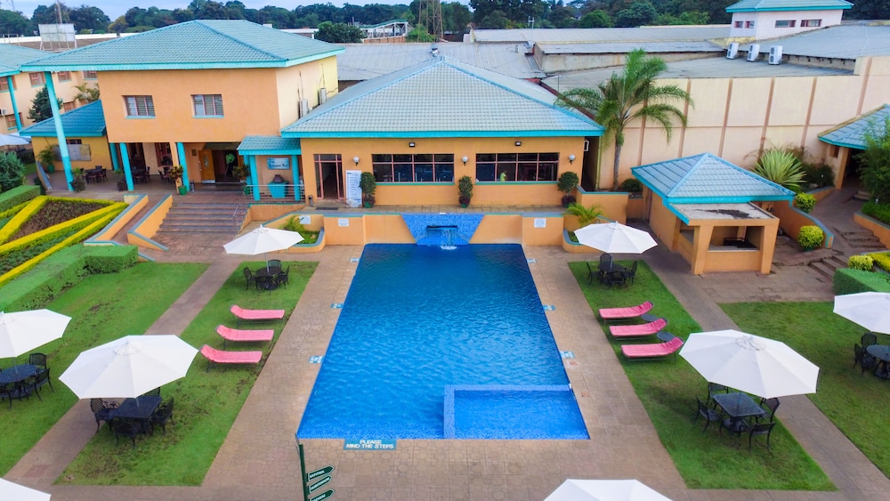 Crossroads Hotel 1/58