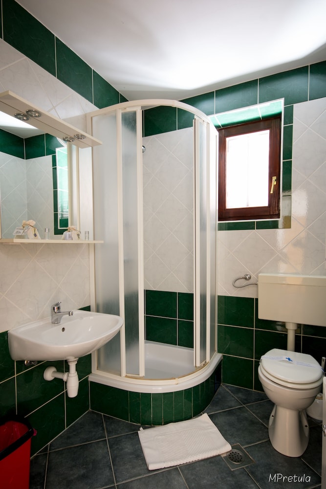 APARTMENTS AND ROOMS DEGRA 44/49