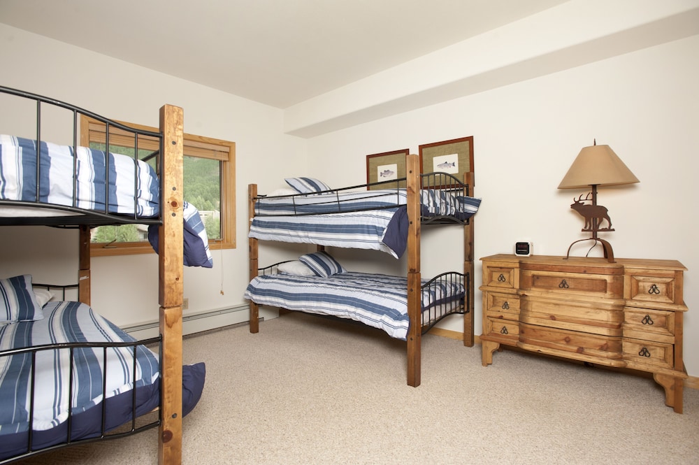 Gateway Mountain Lodge 52/75