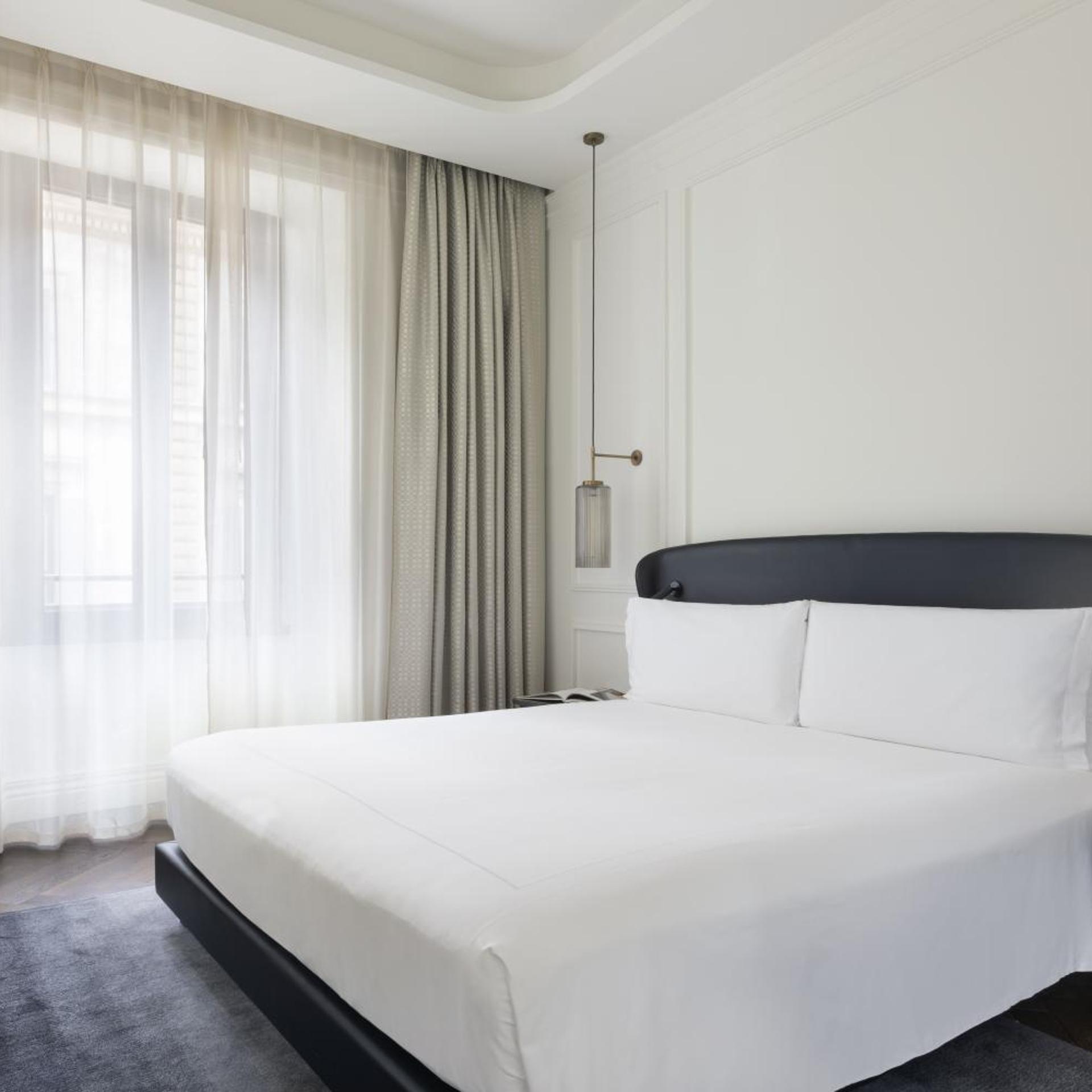 1 Bedroom, Suite, Single Bed, City Side, Balcony