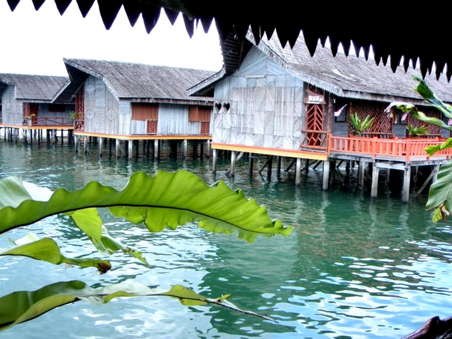 Dragon Inn Floating Resort 28/29