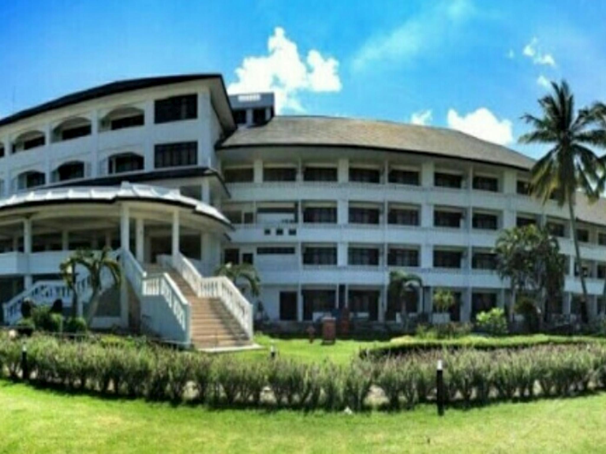 Paradise Hotel Golf and Resort 4/49