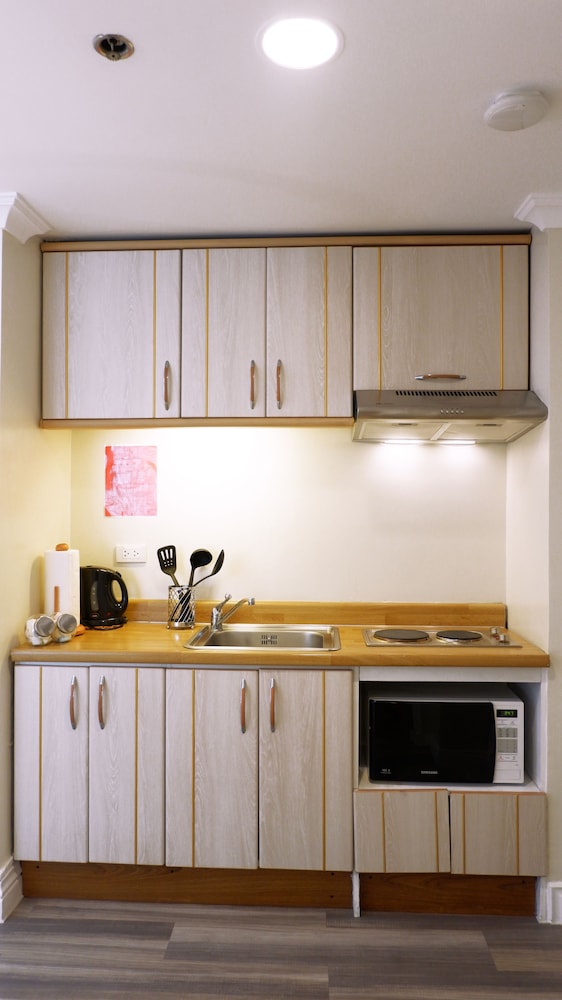 Infinity Towers Suites 6/50