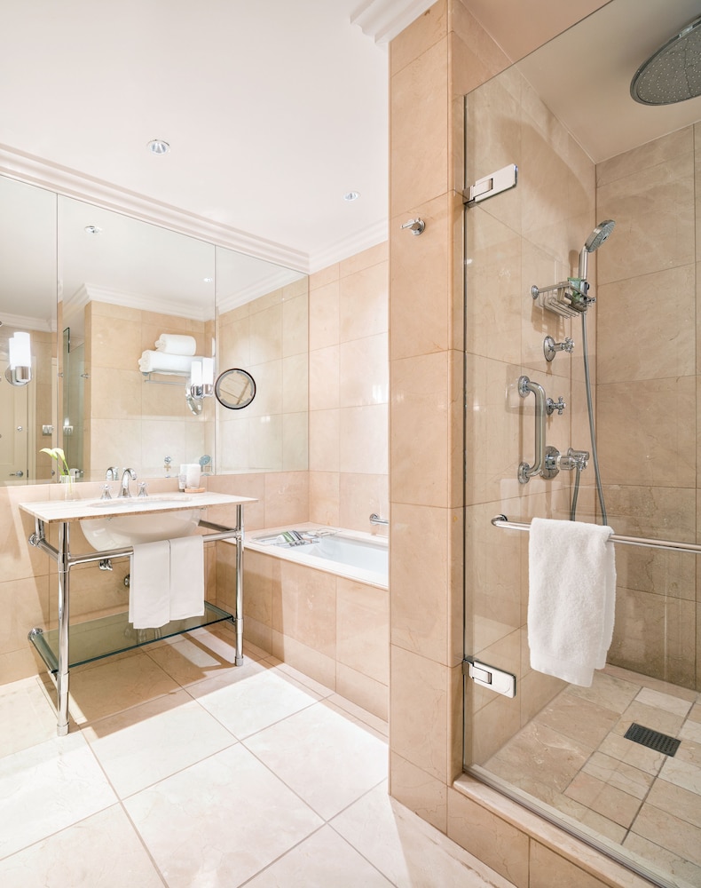 EXECUTIVE, SUITE, KING BED