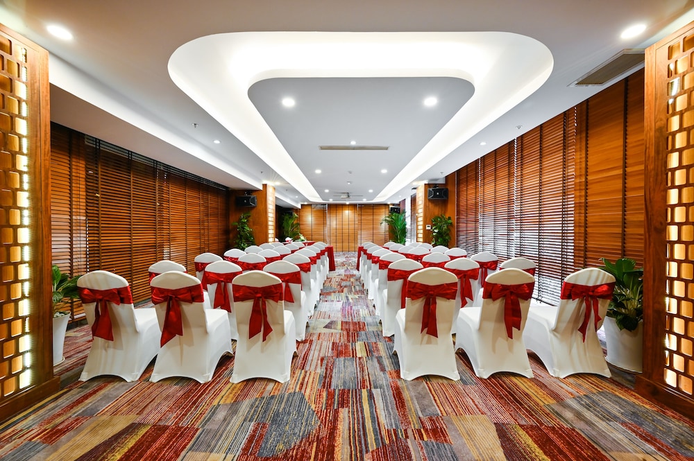 Muong Thanh Grand Saigon Centre Hotel 70/71