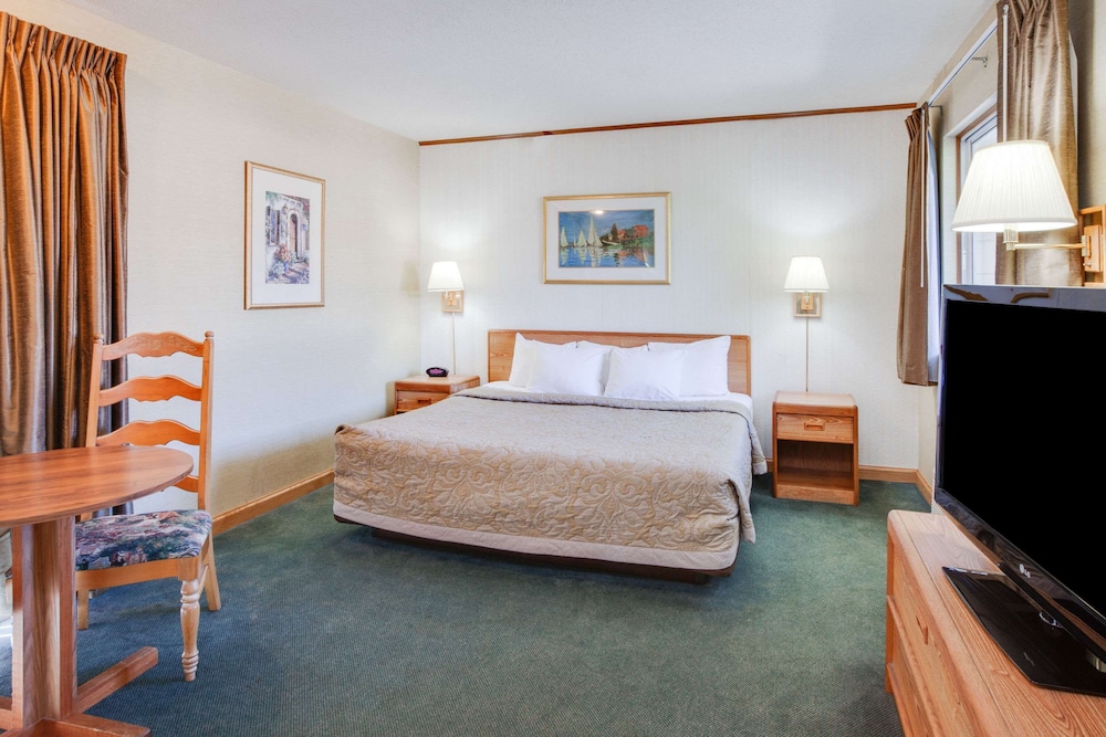STANDARD, KING BED, COURTYARD VIEW, BALCONY