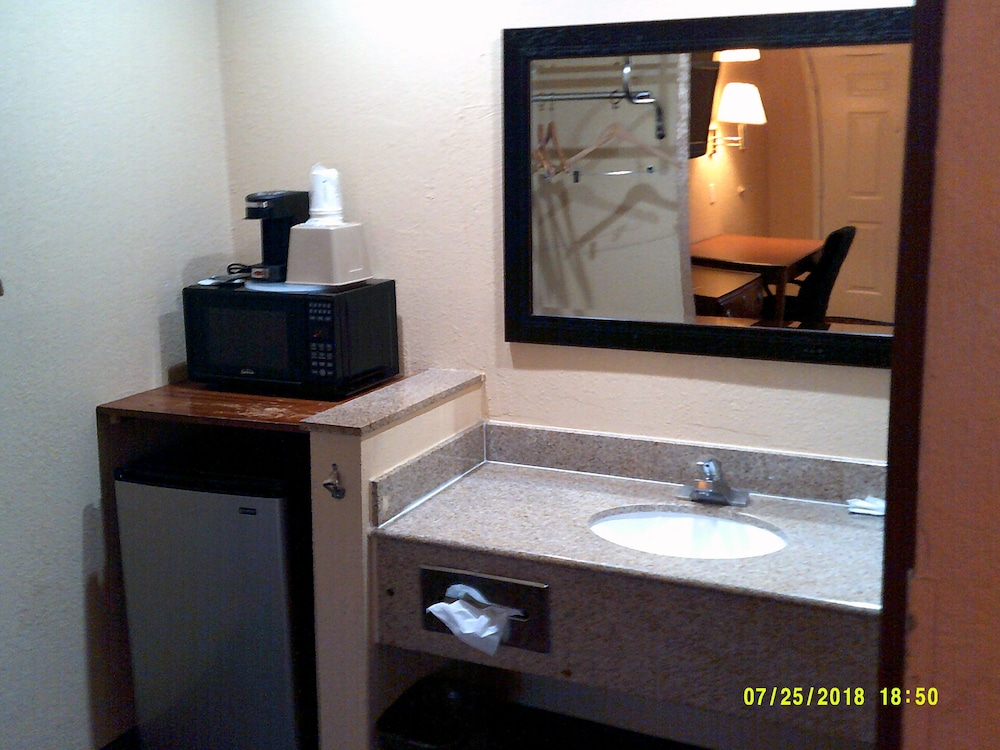 Super 8 By Wyndham Tucson Downtown Convention Center 21/22
