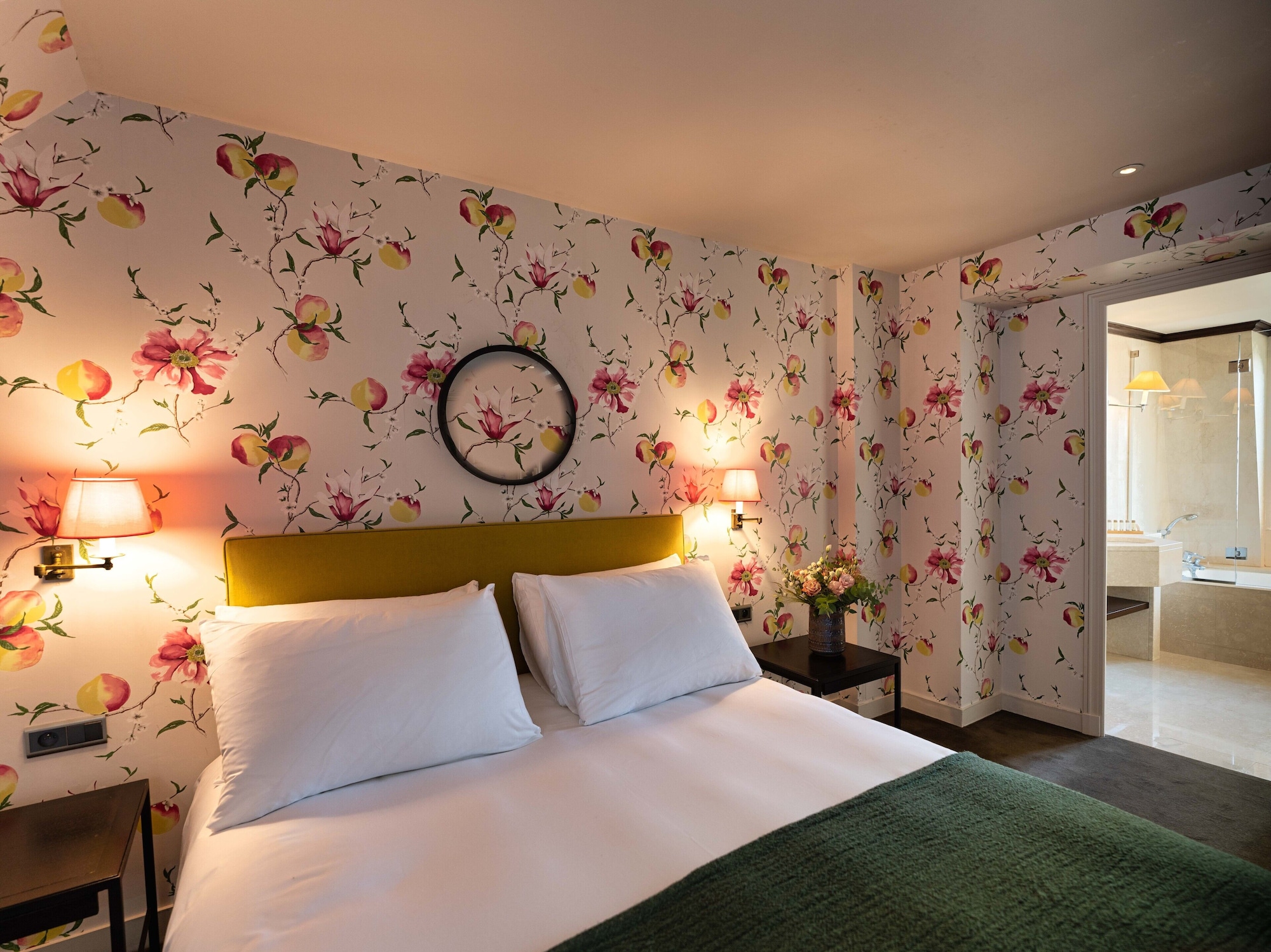 DELUXE, DOUBLE BED, BALCONY