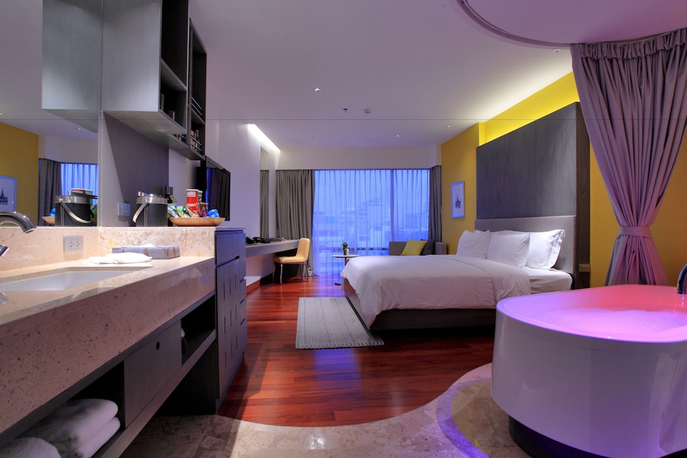Lit Bangkok Hotel 69/107