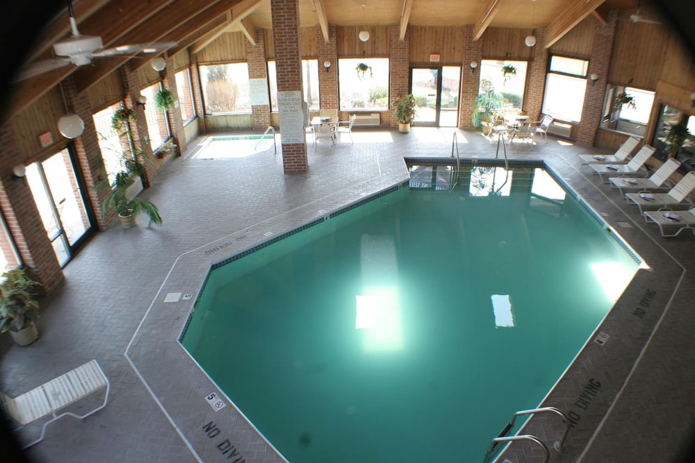 American Inn and Suites Ionia 23/47