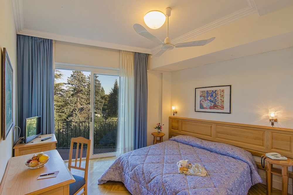 COMFORT, DOUBLE OR TWIN BED