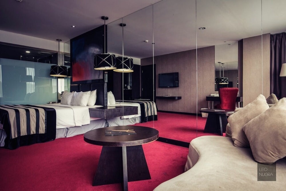 Amaroossa Cosmo Jakarta 28/50