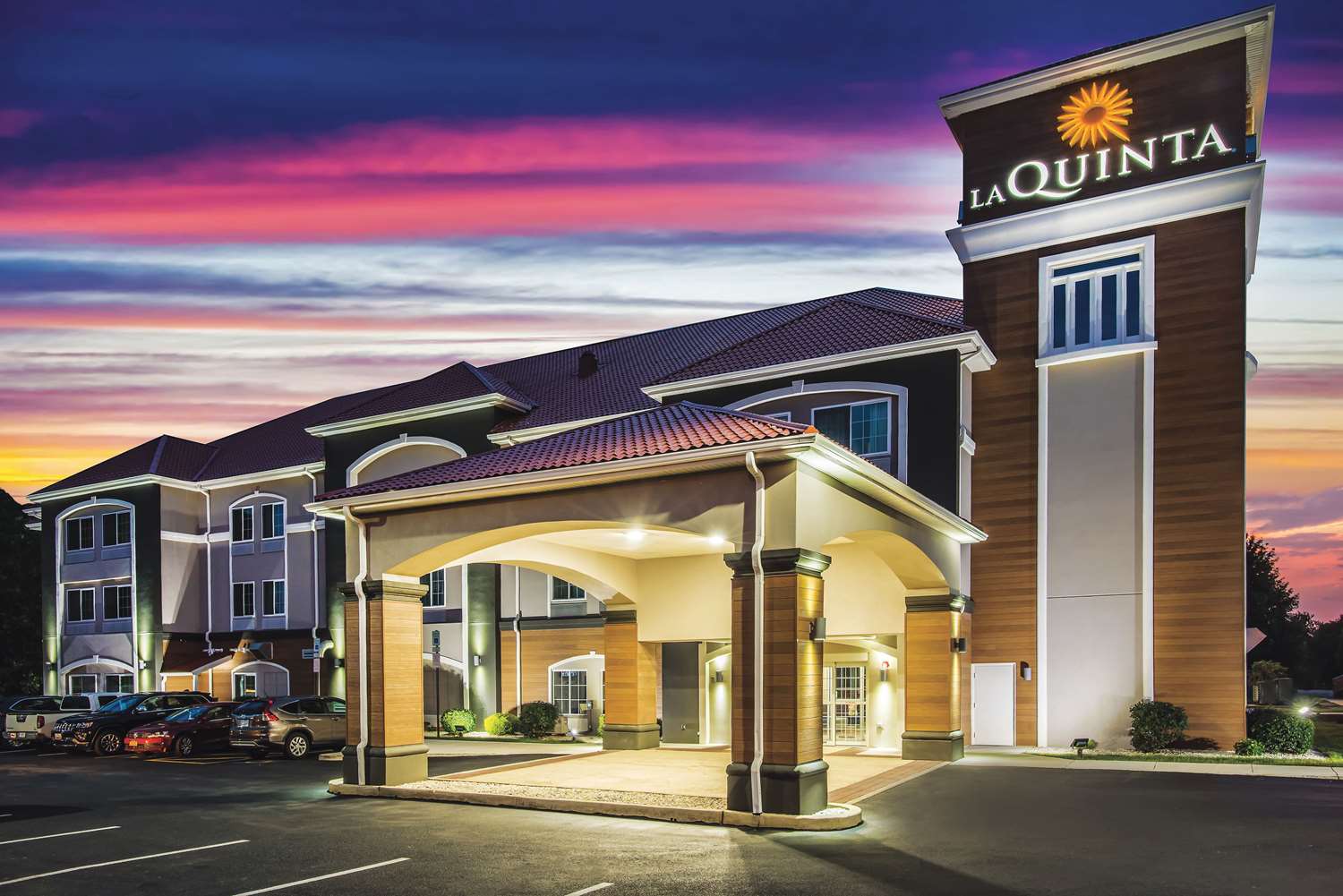 La Quinta Inn & Suites by Wyndham Chambersburg 1/17
