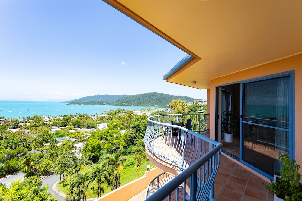 Seastar Apartments 2/50