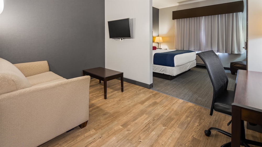 Best Western Plus Olathe Hotel 10/34