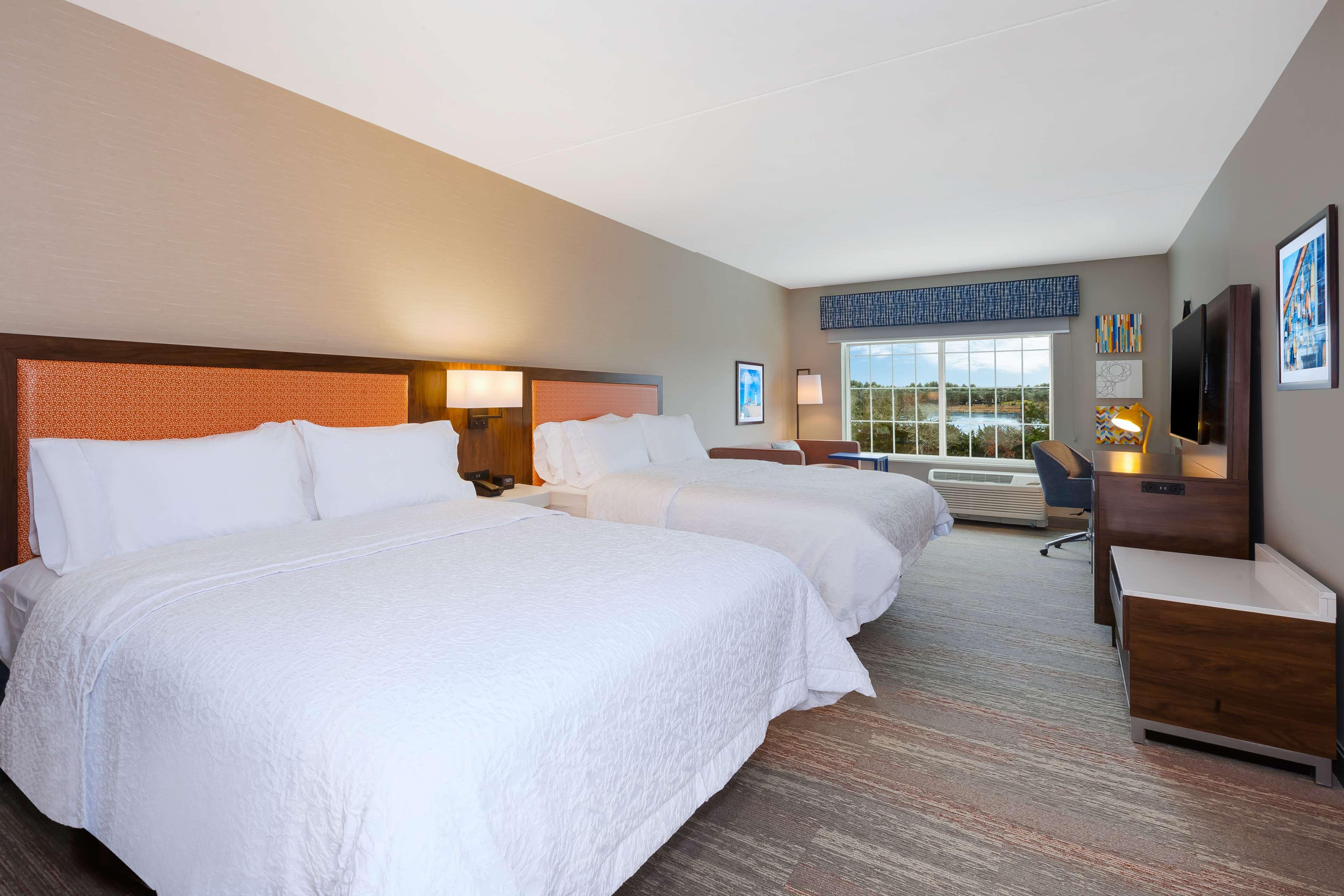 Studio, 2 Queen Beds, Water View, Sofa, Accessible