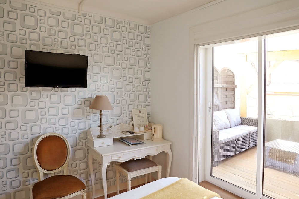 HOTEL LES PASTELIERS 40/65