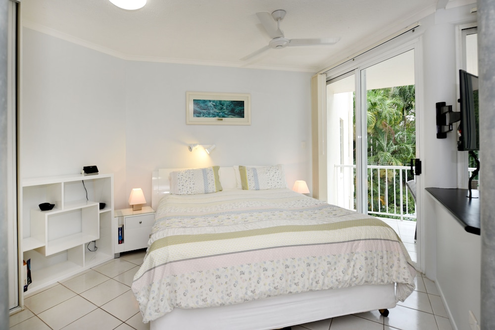 Golden Sands Beachfront Resort 12/70